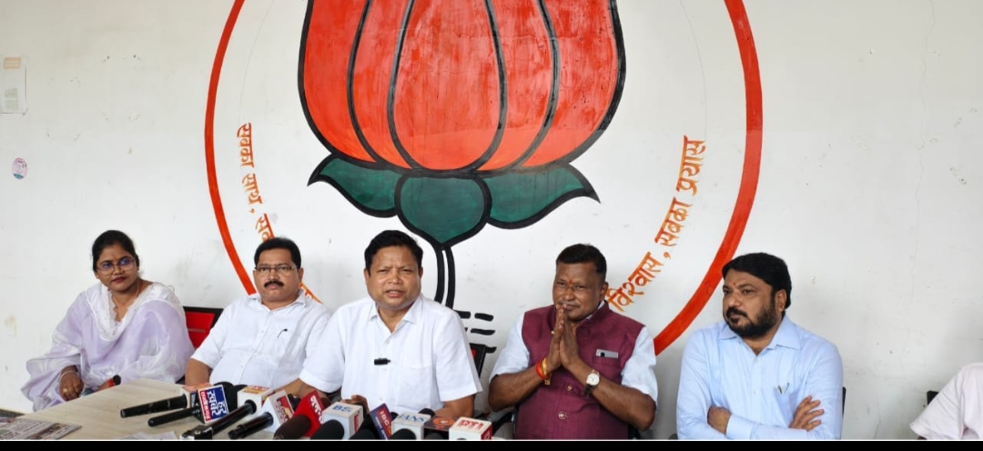 भाजपा का रेत मामले में विधायक विक्रम मंडावी को करारा जवाब ।अपनी करनी का ठीकरा दूसरों पर क्यों फोड़ रहे ।♦