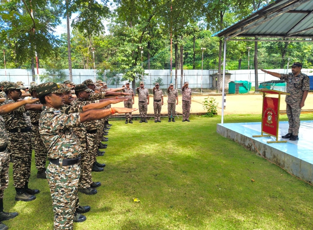 196 बटालियन, केन्द्रीय रिजर्व पुलिस बल,ने लिया सत्यनिष्ठा प्रतिज्ञा।