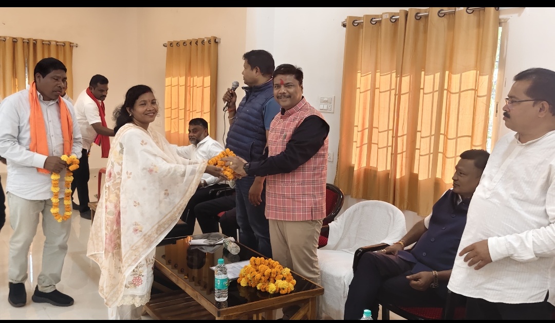 मंत्री केदार कश्यप ने बीजापुर में नव-नियुक्त भाजपा पदाधिकारियों की परिचयात्मक बैठक ली ।