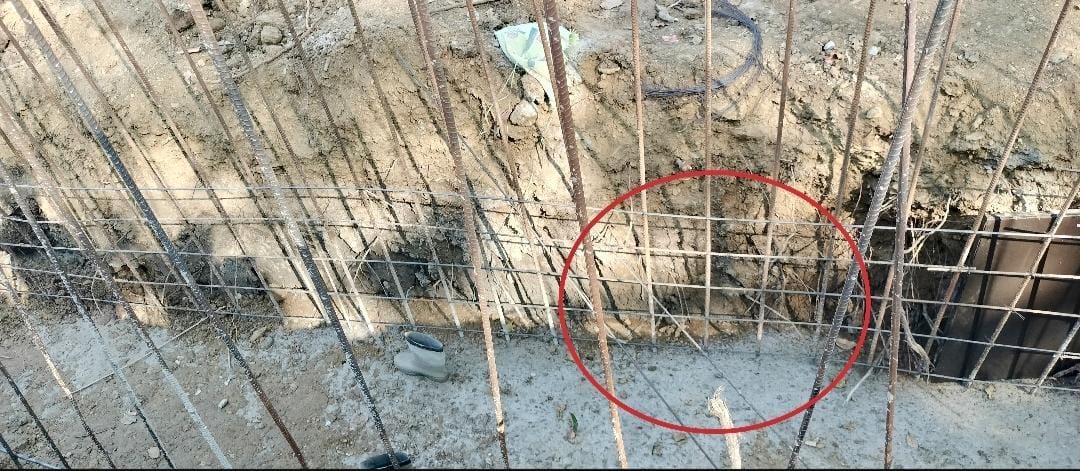 निर्माणाधीन रिटर्निंग वाल गुणवत्ता पर विवाद, ग्रामीण कलेक्टर से शिकायत की तैयारी में*