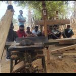 बीजापुर पामेड़ अभयारण्य के धरमारम में अवैध फर्नीचर निर्माण पर वन विभाग की बड़ी कार्रवाई; मशीनें और सागौन जब्त ।