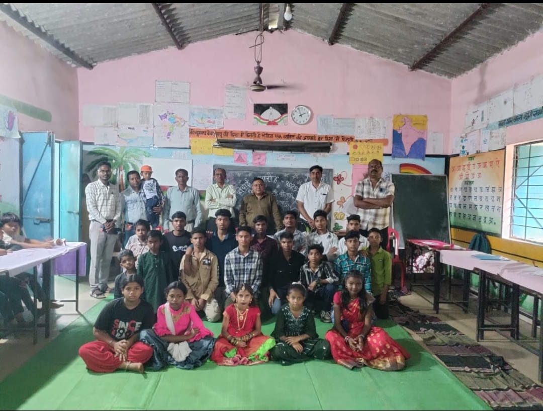 राउतपारा में कक्षा 5वीं व 8वीं के विद्यार्थियों को भावभीनी विदाई ।