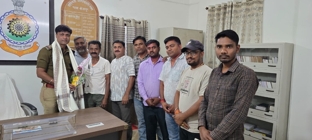 होली पर्व पर बेहतर पुलिसिंग एंव शान्ति व्यवस्था कायम रखने पर पुलिसकर्मियों का व्यापारी संघ ने किया सम्मान ।