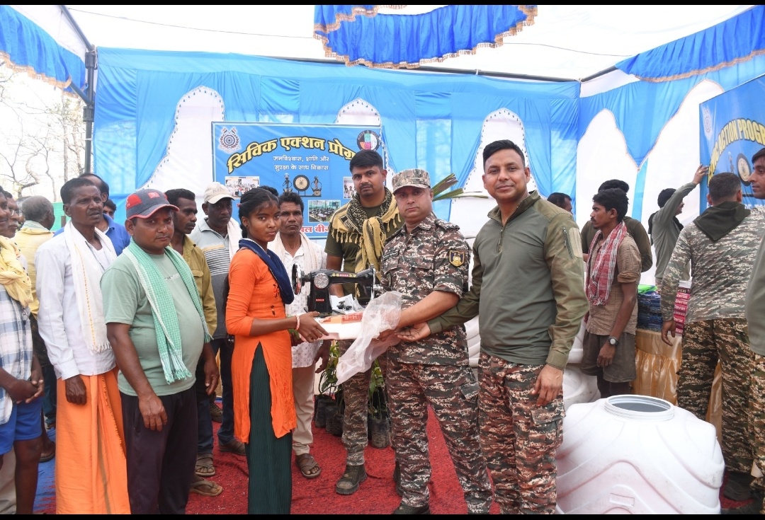 CRPF ने स्थानीय समुदायों को सहायता देने और आपसी विश्वास को मज़बूत करने के लिए कस्तूरीपाडु/तडपाला बेस पर एक नागरिक कार्य कार्यक्रम और चिकित्सा शिविर का आयोजन किया।