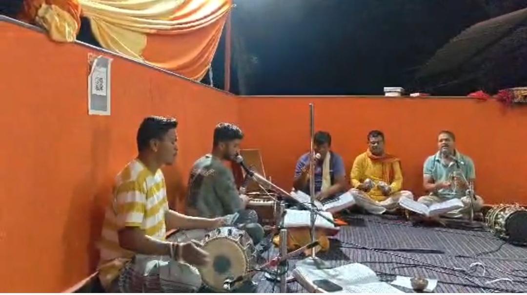 हनुमान जन्मोत्सव पर पी डब्लू डी कालोनी में स्थित हनुमान मंदिर में हजारों श्रद्धालुओं ने भंडारे का प्रसाद ग्रहण किया ।