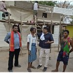 बीजापुर ब्लॉक के दूरस्थ ग्राम पंचायत संतोषपुर पहुंचेभाजपा के कद्दावर नेता संजय लुक्कड़ ।