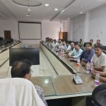 बीजापुर जिले में पिछले दिनों कि गई चलानी कार्यवाही के संबंध में व्यापारी संघ एवं संबंधीत अधिकारियों की चर्चा