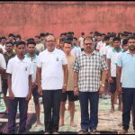 विश्व योग दिवस पर गायत्री परिवार बीजापुर ने कराया कैदियों को योग ।
