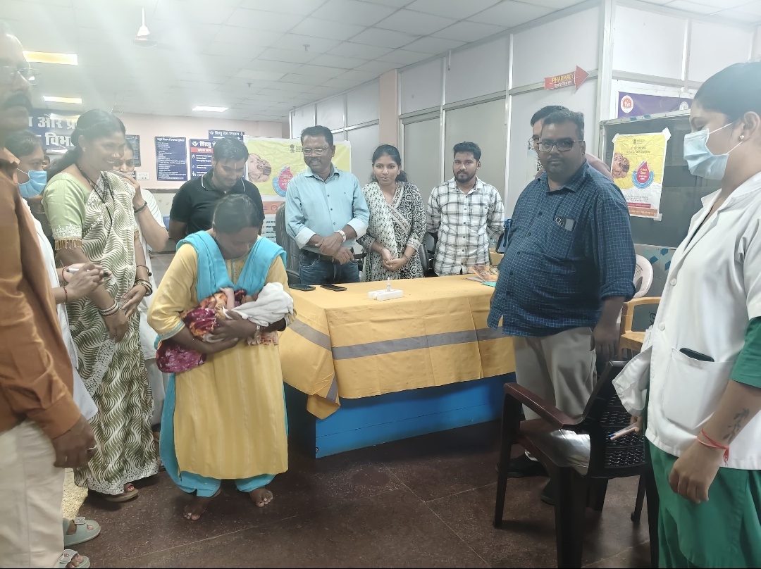 जिला चिकित्सालय बीजापुर में जनप्रतिनिधियों द्वारा राष्ट्रीय पल्स पोलियो अभियान का शुभारंभ ।