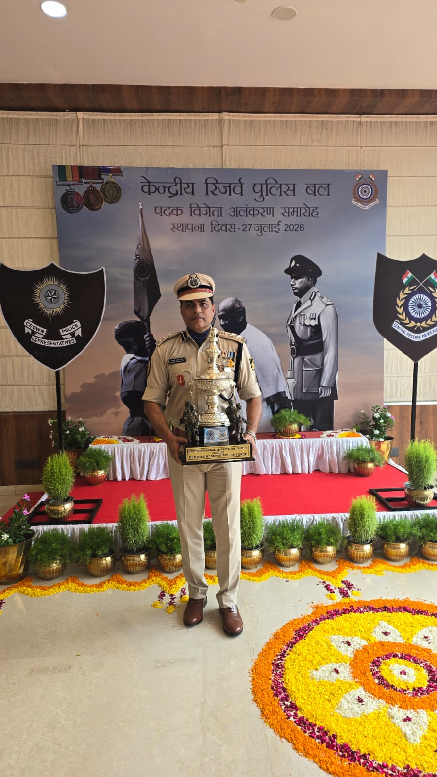 सर्वश्रेष्ठ जनरल ड्यूटी बटालियन की ट्रॉफी प्राप्त कर 229 बटालियन का मान बढ़ाया ।