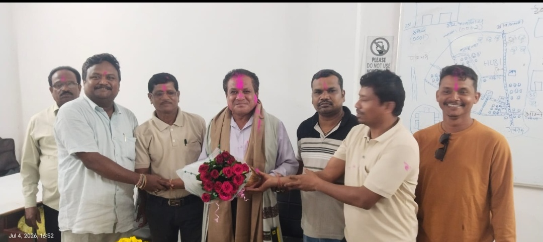तहसील कार्यालय उसूर में बाबू वर्ग-2 के पद पर पदस्थ रहे श्री कृष्ण कुमार तामडी के सेवानिवृत्त होने पर सम्मानपूर्वक विदाई समारोह का आयोजन किया गया।