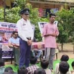 यातायात रोड सेफ्टी सेल के अवध राम सिन्हा जिले में सड़क सुरक्षा एवं यातायात नियमों के प्रति आम नागरिकों को जागरूक करने का सराहनीय कार्य कर रहे हैं।