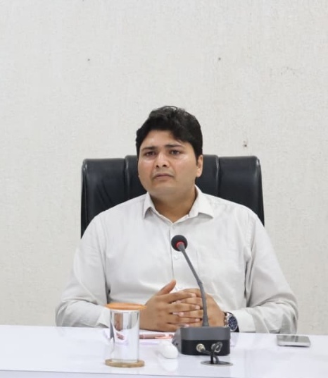 बाढ़ से हुए नुकसान का त्वरित आकलन कर राहत प्रकरण तैयार करें : कलेक्टर विश्वदीप ।