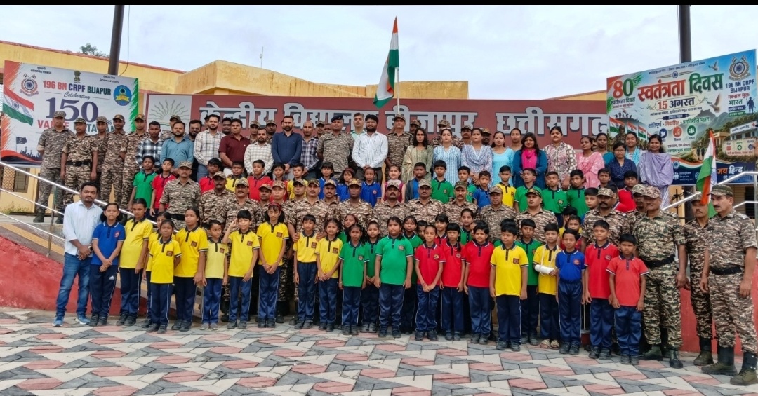 वन्दे मातरम् की 150 वीं वर्षगांठ पर 196 बटालियन सीआरपीएफ ने केन्द्रीय विद्यालय बीजापुर के विद्यार्थियों के साथ किया सामूहिक राष्ट्रगीत कार्यक्रम🔥