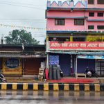 गणपति होटल संचालक के घर खाद्य विभाग की छापेमारी के बाद व्यापारियों में आक्रोश । विरोध में बीजापुर के व्यापारियों ने अनिश्चित कालीन दुकानें रखीं बंद, खाद्य अधिकारी पर गंभीर आरोप ।