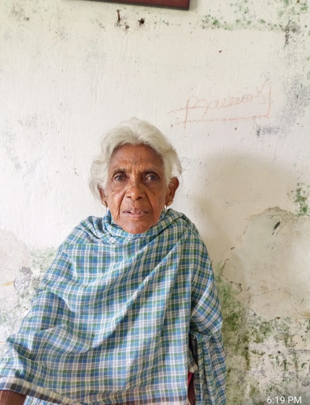 भिक्षा के सहारे से सम्मान की जिंदगी तक पहुंचीं 72 वर्षीय हेमला मल्ले, महतारी वंदन योजना बनी बुढ़ापे की लाठी ।
