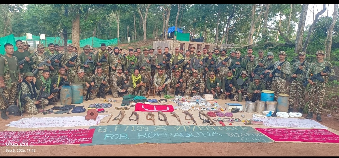 199 वाहिनी CRPF की बड़ी कार्रवाई, 14 नक्सल डंप बरामद 07 रायफल, 10 IED, डेटोनेटर समेत 99 प्रकार की सामग्री जब्त ।
