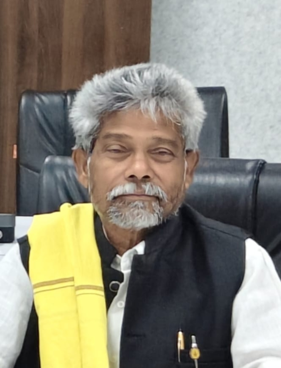 एकलव्य विद्यालय प्रकरण में आरोपी शिक्षक, प्राचार्य और निगरानी समिति पर कार्रवाई की मांग – जग्गू राम तेलामी अध्यक्ष ।