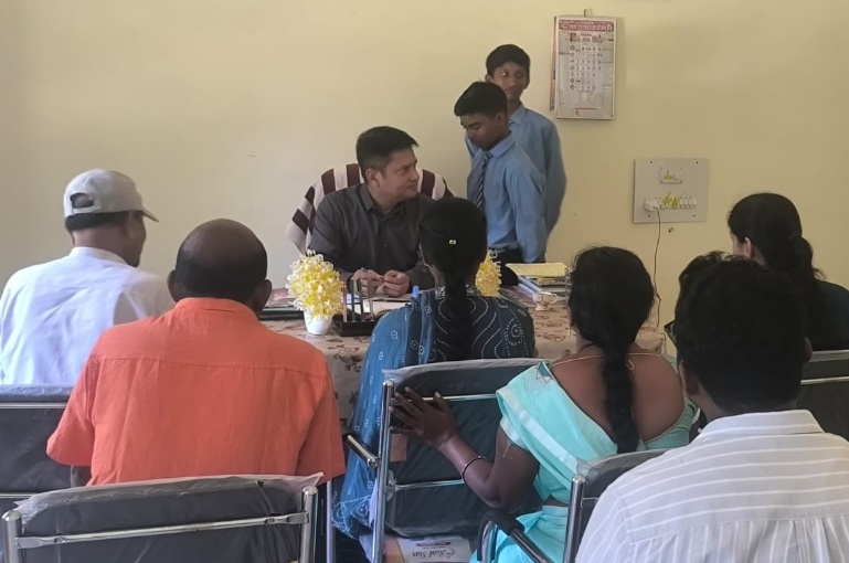 जिला शिक्षा अधिकारी, स्कूल पहुँच व्यवस्थाओं का लिया जायजा ।🔥